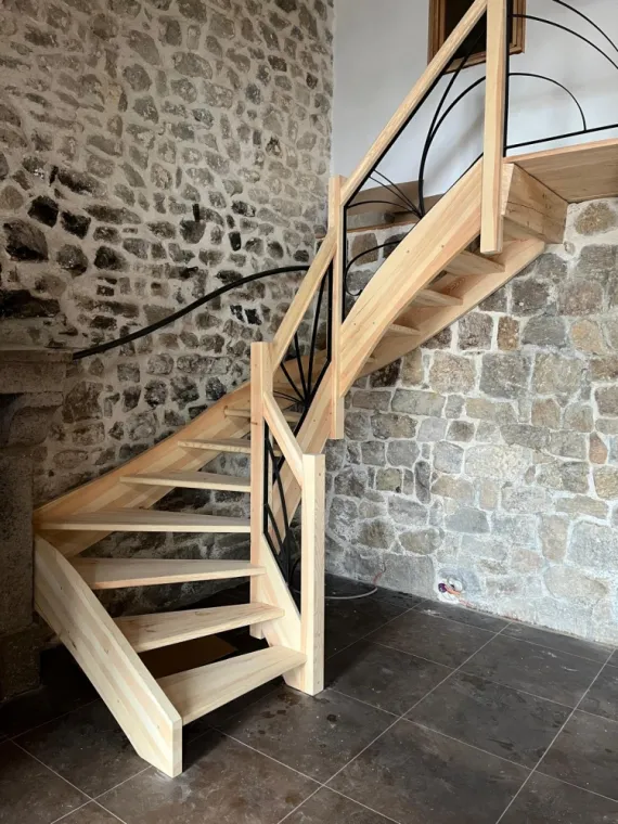 Escalier sur mesure en Pin à Saint Bonnet le Froid, Saint-Bonnet-le-Froid, Mobe Construction Bois